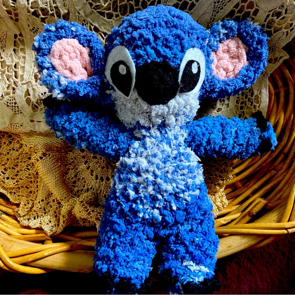 Crochet stitch plushie - Picture 3 of 11